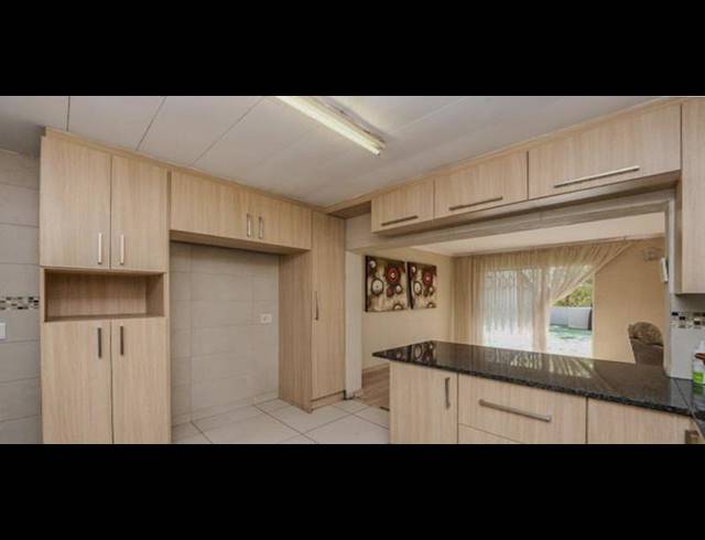 3 BEDROOM HOUSE FOR SALE IN RIDGEWAY A